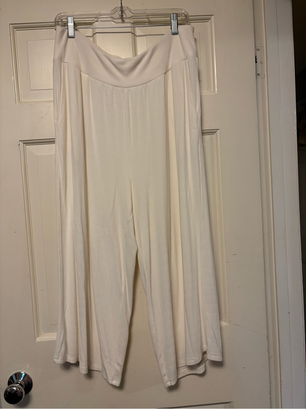 Soft Cream Wide-Leg Capris with Flattering Waistband